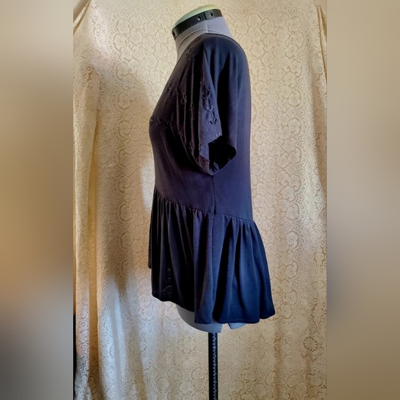 American Eagle Outfitters Gray Eyelet Ruffle Top Sz Sm boho asymmetrical fairy - Picture 5 of 5